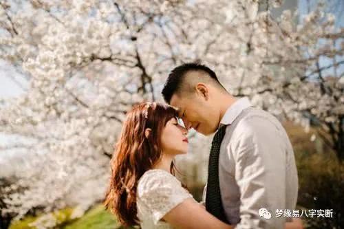 如何通过八字合盘分析两人是否有缘分？