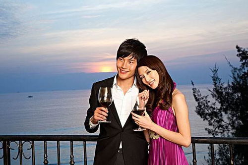 双子男深爱一个女人的具体表现有哪些？