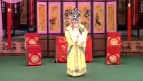 二、 现代化时尚元素的巧妙融入