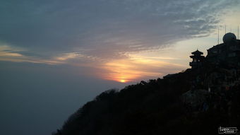 夜爬泰山堪日出浪漫还是受罪?