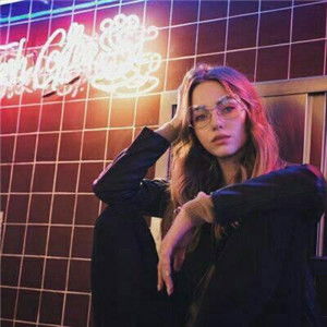 鼠年生人：灵动与智慧的隐喻