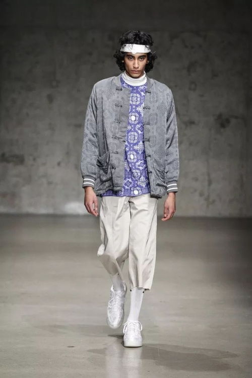 (5) CLOT潮流服饰品牌
CLOT取自英文单词