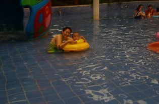 温泉池子：那水闻着像消毒水， 喝起来不知道啥味