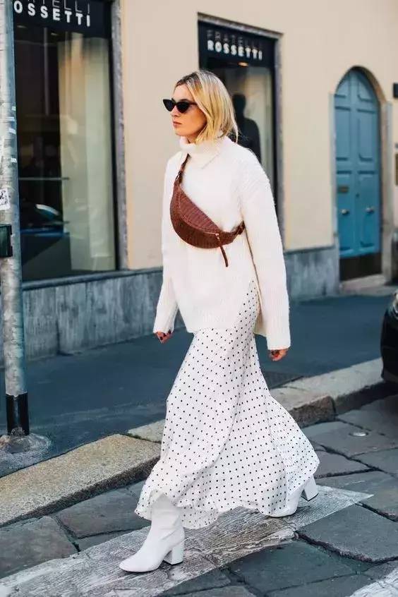 如何拍照才能让今天的穿搭显得我的脸更白？