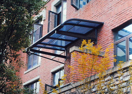 2. 透光材料优先使用