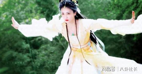 巨门星——森林绿营造神秘感