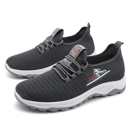 为什么保暖鞋在东北旅游中至关重要？