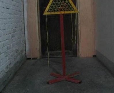 如何改善大门口台阶铁艺斜坡垫的风水布局？