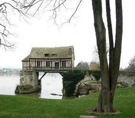 一、  地理环境与地形地貌的风水解析