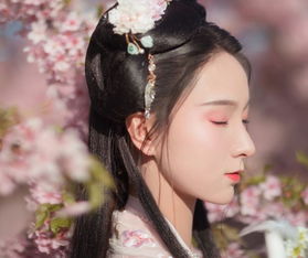 风情年华和柔媚娇俏分别指的是哪个生肖？