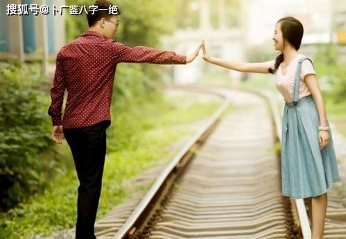 一、  日坐比肩的命理内涵与其婚姻关系宫的冲突本质