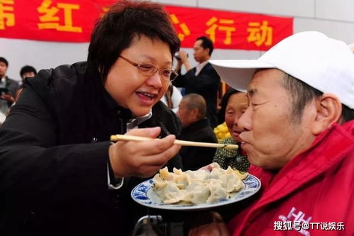 杨公风水故事中，杨公是如何进行地形勘察的？