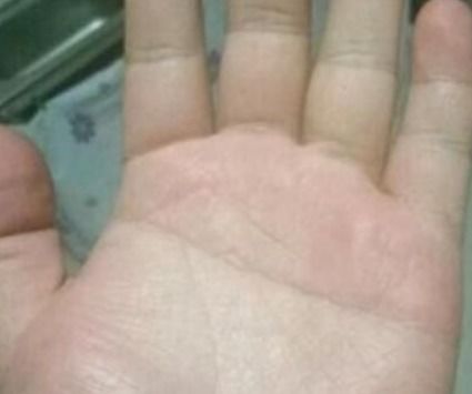(5) 手掌相对较小：机智谨慎中的精细经营策略