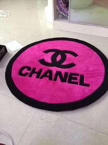 特殊寓意的色彩：紫红色与橙色