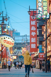 一、 交通乱炖：地铁、巴士、步行，甚至是随意搭乘陌生人的自行车