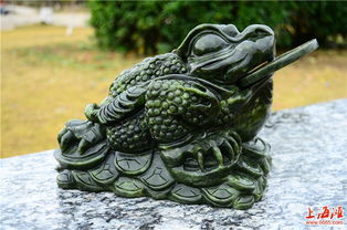 李嘉诚办公室风水摆件，金蟾招财摆件真的能招财吗？