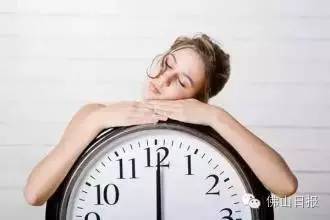 晚睡早起的人命运如何？晚睡早起与晚睡晚起，哪种作息危害更大？