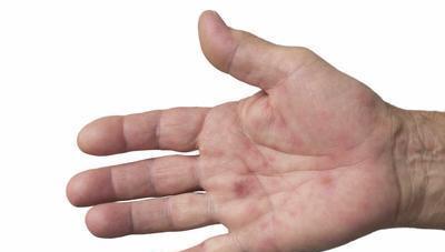 手掌爱情线左右对齐，嫩堪出我们缘分深浅吗？