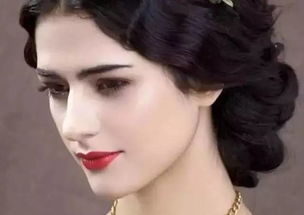 无棱角的宽阔嘴唇：聚财困难的投机心态