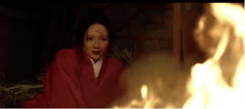 一、 风月之殇：时空交错的炎热爱情挽歌