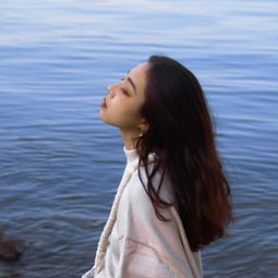 时间抚平伤痕：对释怀与重生的期盼