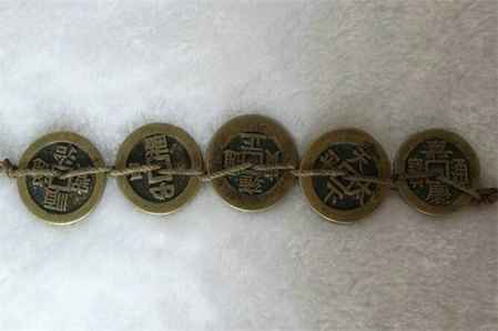 一、  大门：家宅纳气之咽喉与风水布局的首要防线