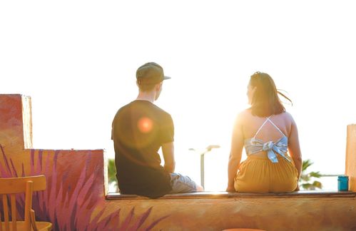 （一） “有生有克谓之雕”：美貌的代价