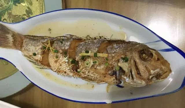 美食推荐：舌尖上的“冒险” + 随机乱码 🍜🍢⚡️