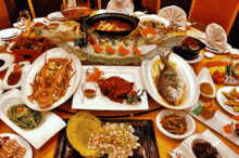 3.1 年夜饭：团圆餐桌上的象征意义