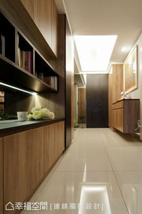 四、  色彩美学、光影设计与心理空间的构建