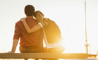 二、 情绪管理与理性分析：应对危机的关键