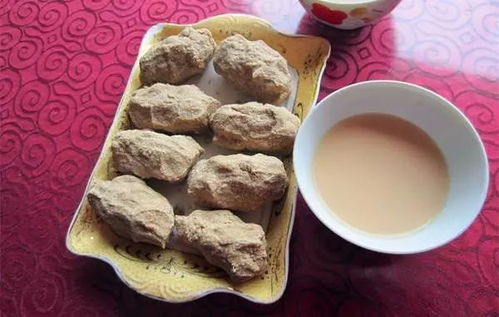 路边的小吃：酥油茶与糌粑
