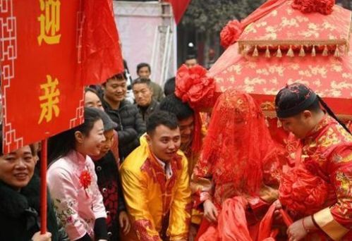 一、传统观念下的新娘离家与预备仪式