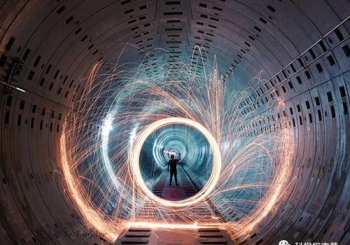 三重世界的结构层析及其叙事特征