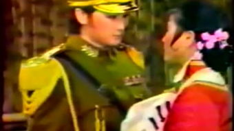 一、 情境概述：产房外之较长远廊与幽影交织的叙事框架