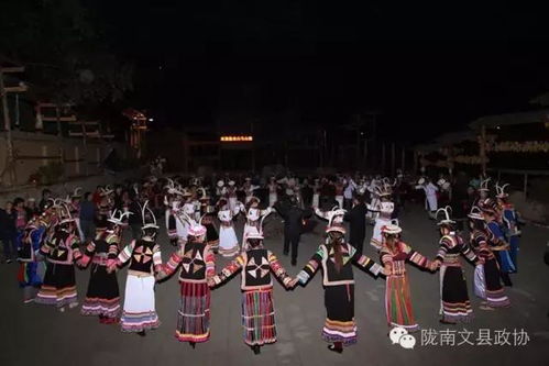 堆谐：宗教信仰崇拜与世俗娱乐活动艺术创作融合典范