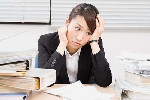 独处时如何通过情绪穿搭来调节成年人的情绪呢？