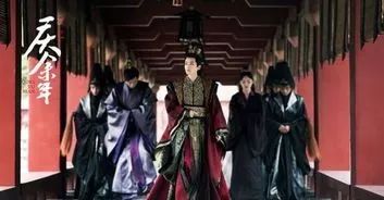 光芒乍现：昏暗中窥视者的出现