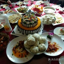 景点二：爱情锁桥——锁住的不是爱情是智商税