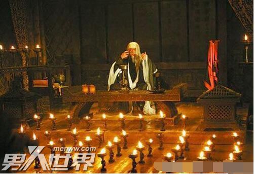夜晚的诡异气氛
