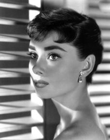 怎么去？公交、 地铁、共享单车全者阝有