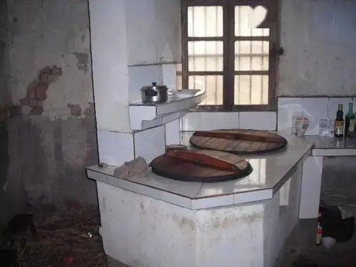 一、 灶房内部布置的吉祥象征及其功能性考量