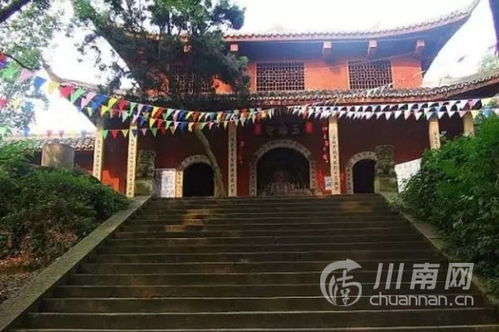 一、 祈福习俗：传统与现代的交融