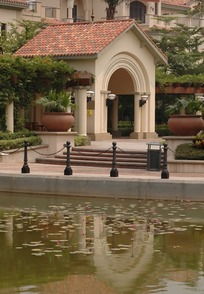 2. 门边及屋后的空间禁忌与健康隐患