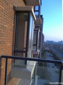 （三）直冲道路对商业业态的特殊效应