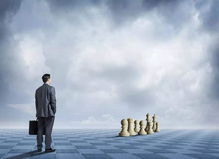 谁若不肩负千斤重担，会甘愿背井离乡去发达？