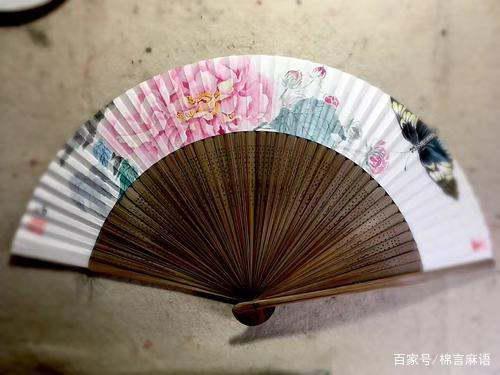 一、 材料选取及其象征内涵