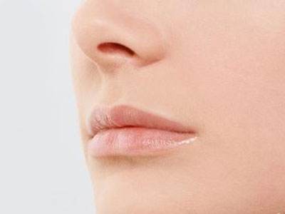 嘴角八字纹命运如何，如何消除嘴角两侧的纹路？