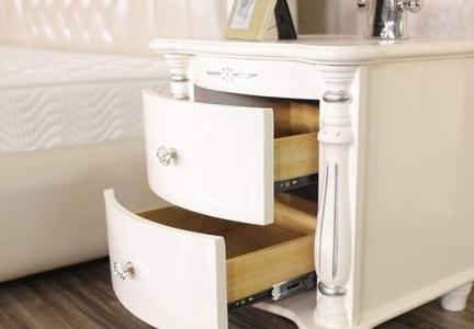 四、  光与运的交融：台灯摆放的风水意涵