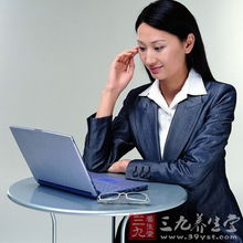 社会周边环境形象塑造与身份认同的矛盾